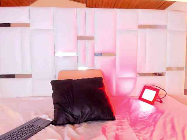 LucianaMorena webcam