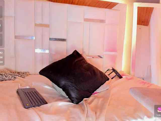 LucianaMorena webcam