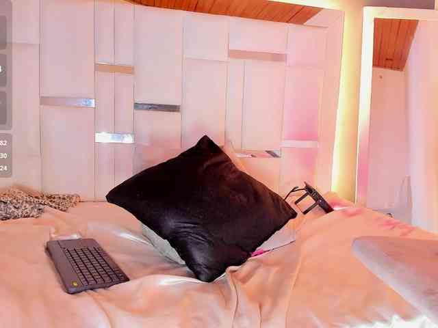 LucianaMorena webcam