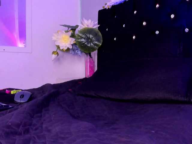 Zamantta- webcam bongacams model stream image