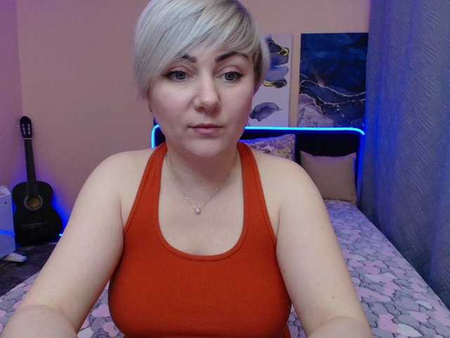 Blond-Pearl's BongaCams show and profile
