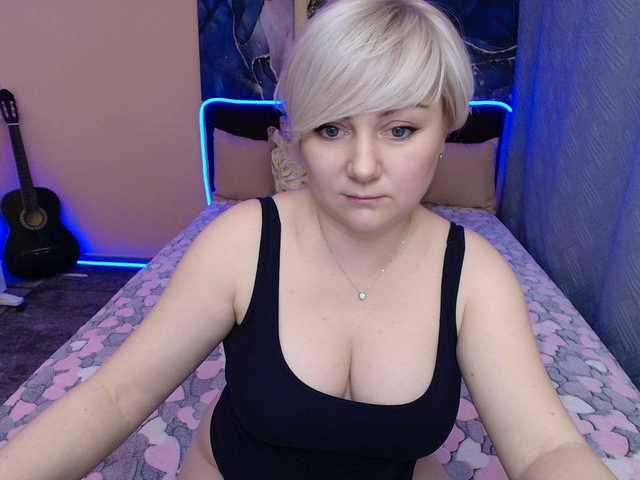 Blond-Pearl from BongaCams