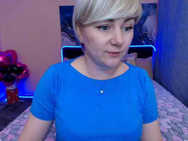 Blond-Pearl webcam
