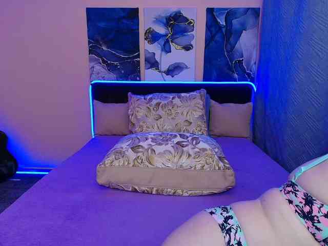 Blond-Pearl webcam