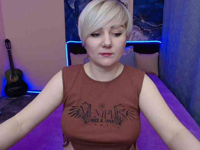 Blond-Pearl Live Webcam on BongaCams