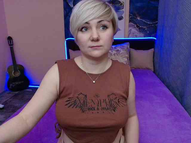 Blond-Pearl Live Webcam on BongaCams