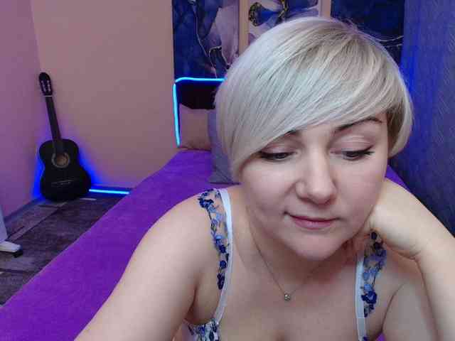 Blond_Pearl webcam