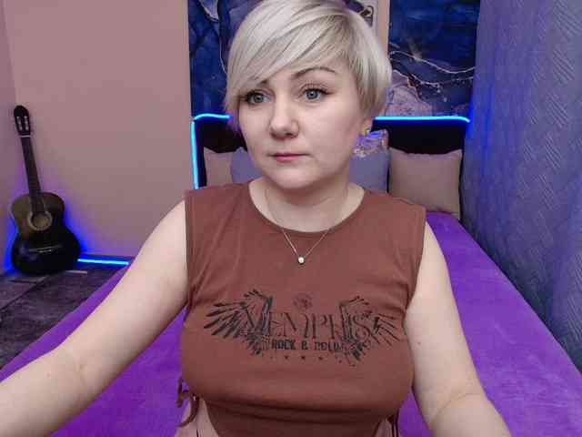 Blond-Pearl Live Webcam on BongaCams