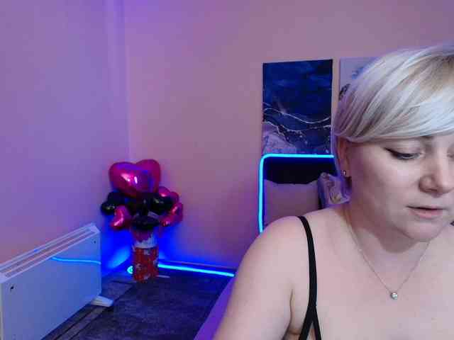 Blond-Pearl webcam