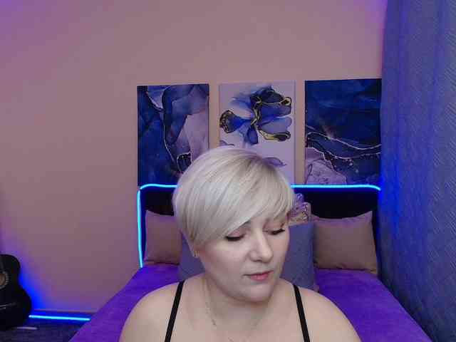 Blond_Pearl webcam