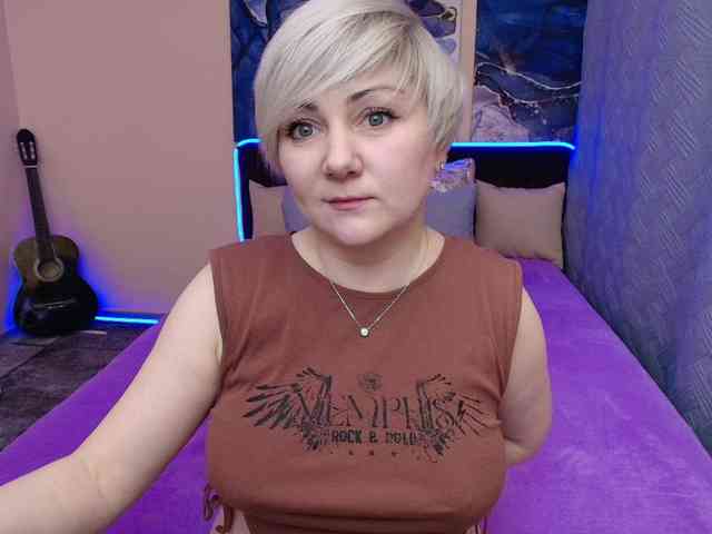 Blond-Pearl Live Webcam on BongaCams