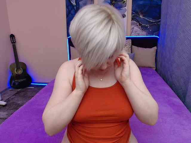 Blond_Pearl webcam