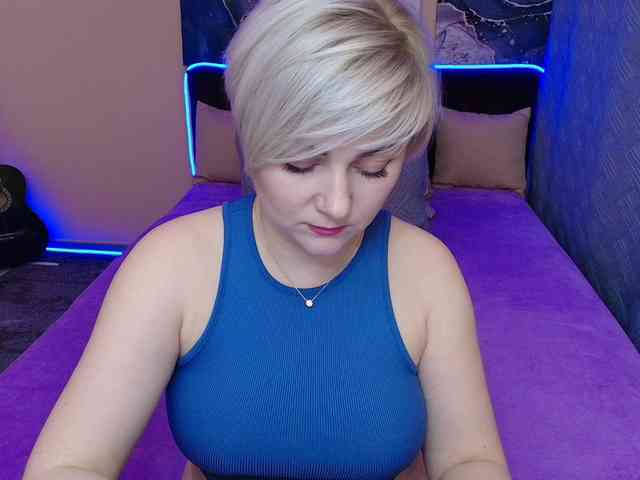 Blond_Pearl webcam