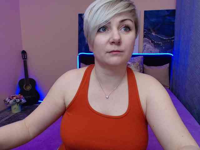 Blond-Pearl Live Webcam on BongaCams