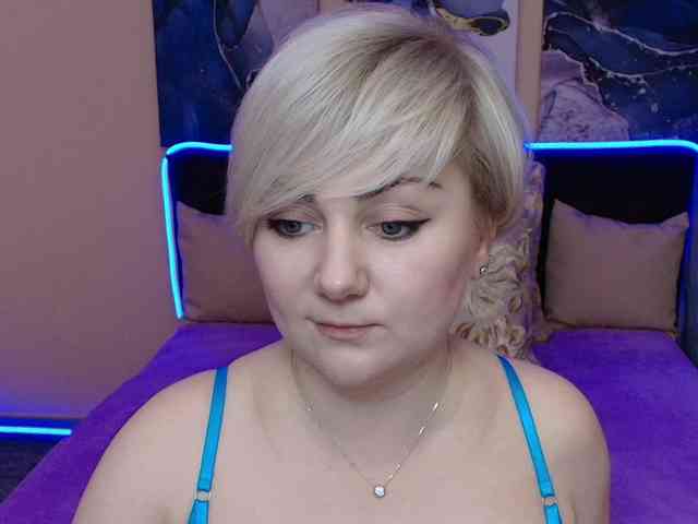 Blond_Pearl webcam