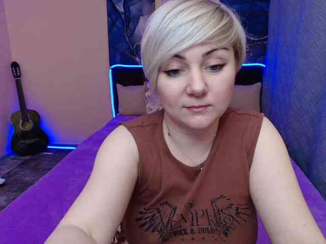 Blond_Pearl webcam