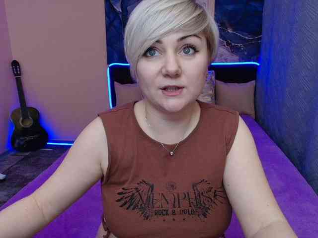 Blond_Pearl webcam