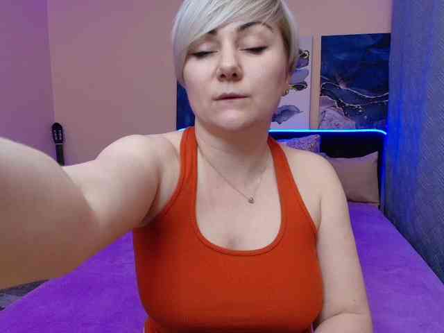 Blond_Pearl webcam