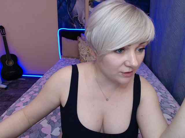 Blond_Pearl webcam