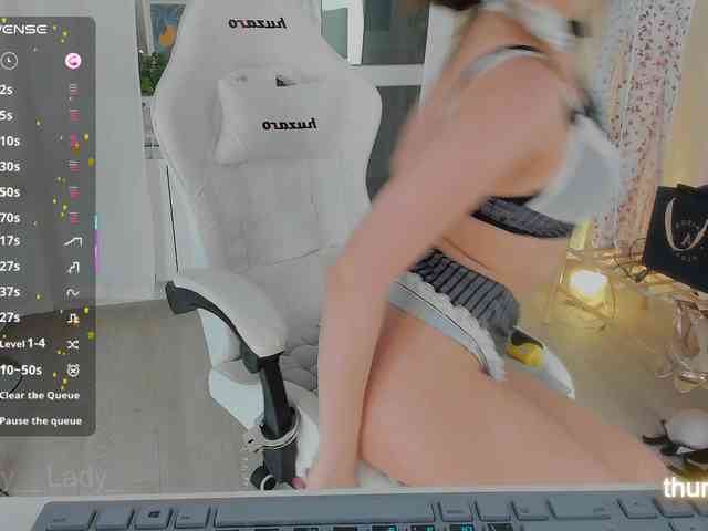 LuckyLady01 webcam