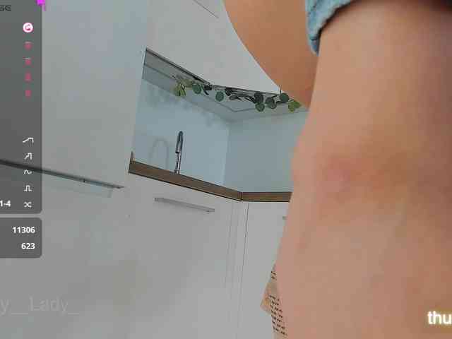 LuckyLady01 webcam