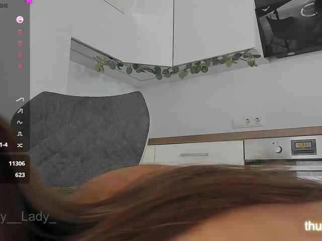 LuckyLady01 webcam