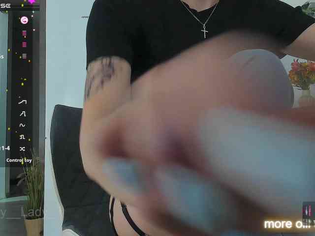 LuckyLady01 webcam