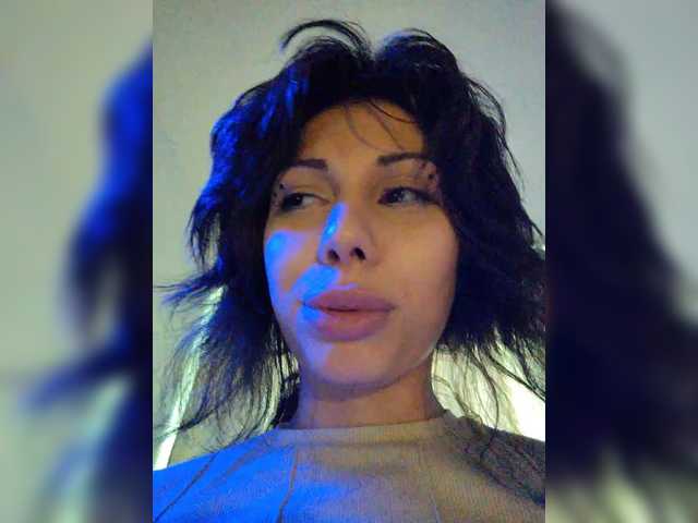 Tinablackkk's BongaCams show and profile