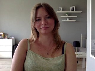 kissMillie Porn Show