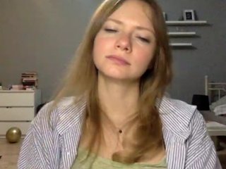 kissMillie Porn Show