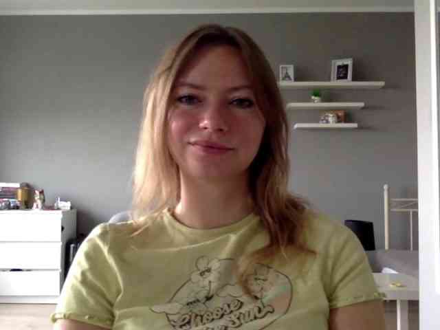 kissMillie webcam