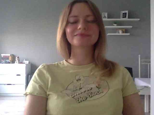 kissMillie webcam