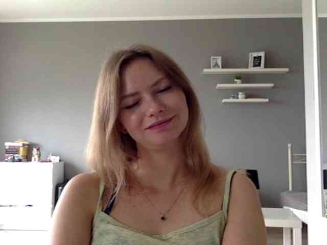 kissMillie webcam