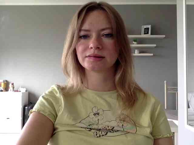 kissMillie webcam