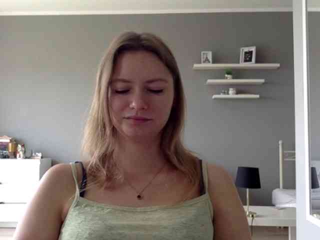 kissMillie webcam