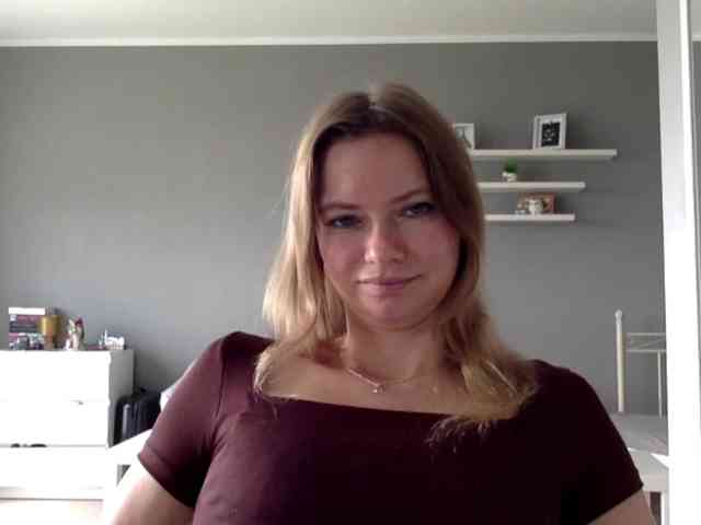 kissMillie webcam