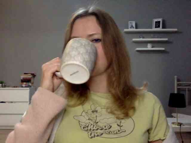 kissMillie webcam