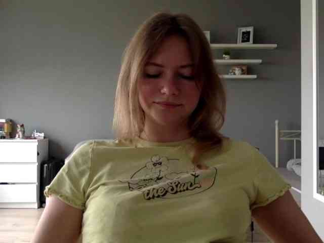 kissMillie webcam