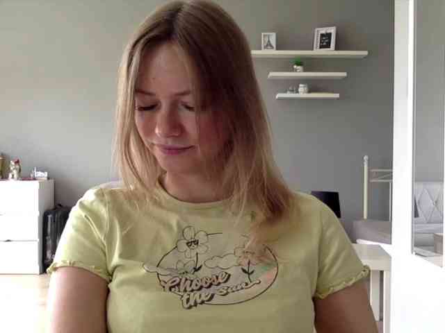 kissMillie webcam