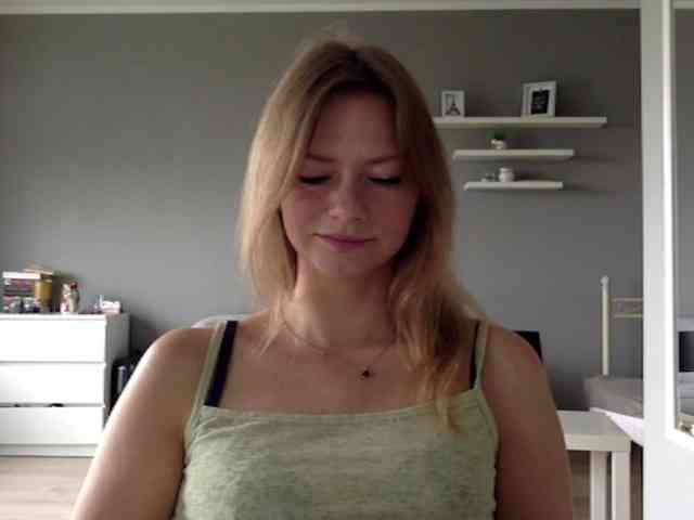 kissMillie webcam