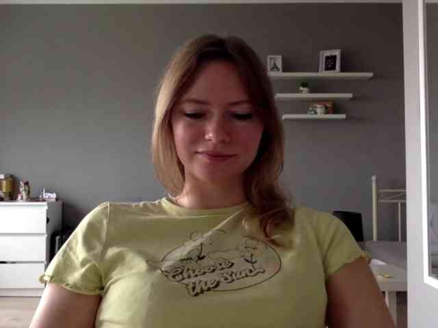 kissMillie webcam