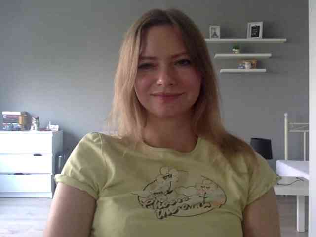 kissMillie webcam