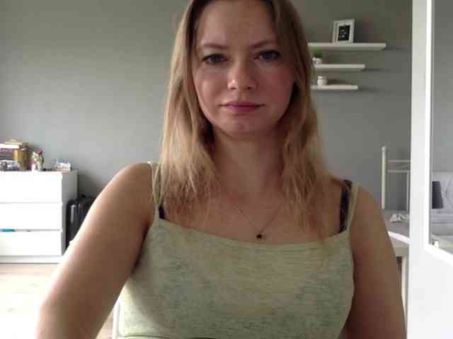 kissMillie webcam
