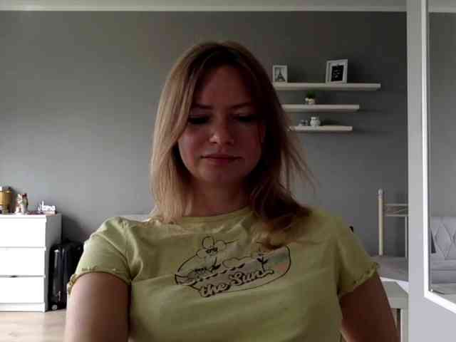 kissMillie webcam