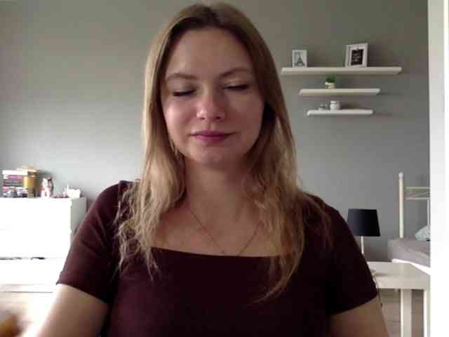 kissMillie webcam