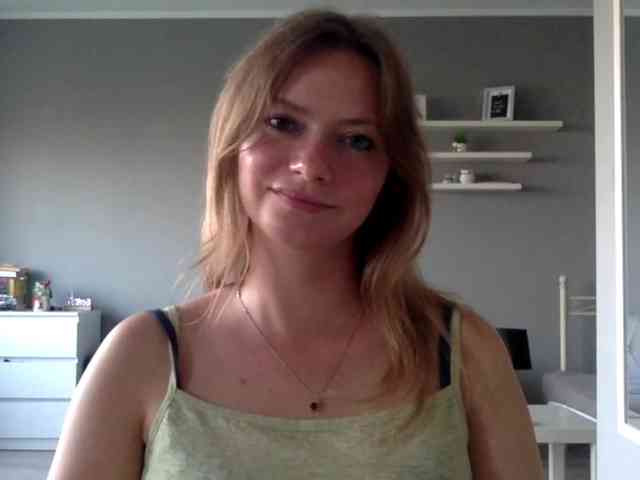 kissMillie webcam