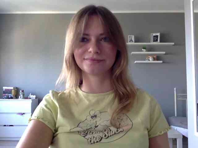 kissMillie webcam
