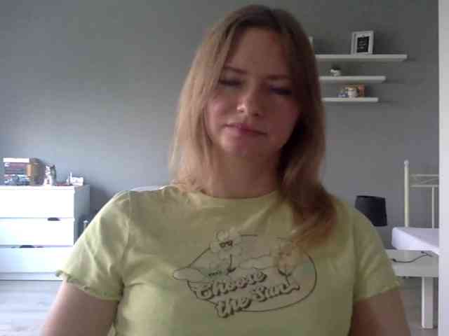 kissMillie webcam