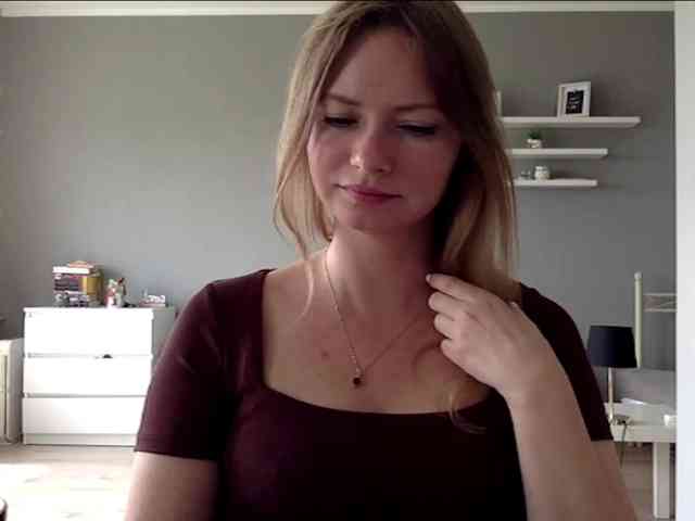 kissMillie webcam