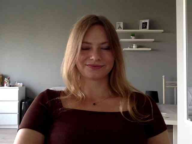 kissMillie webcam